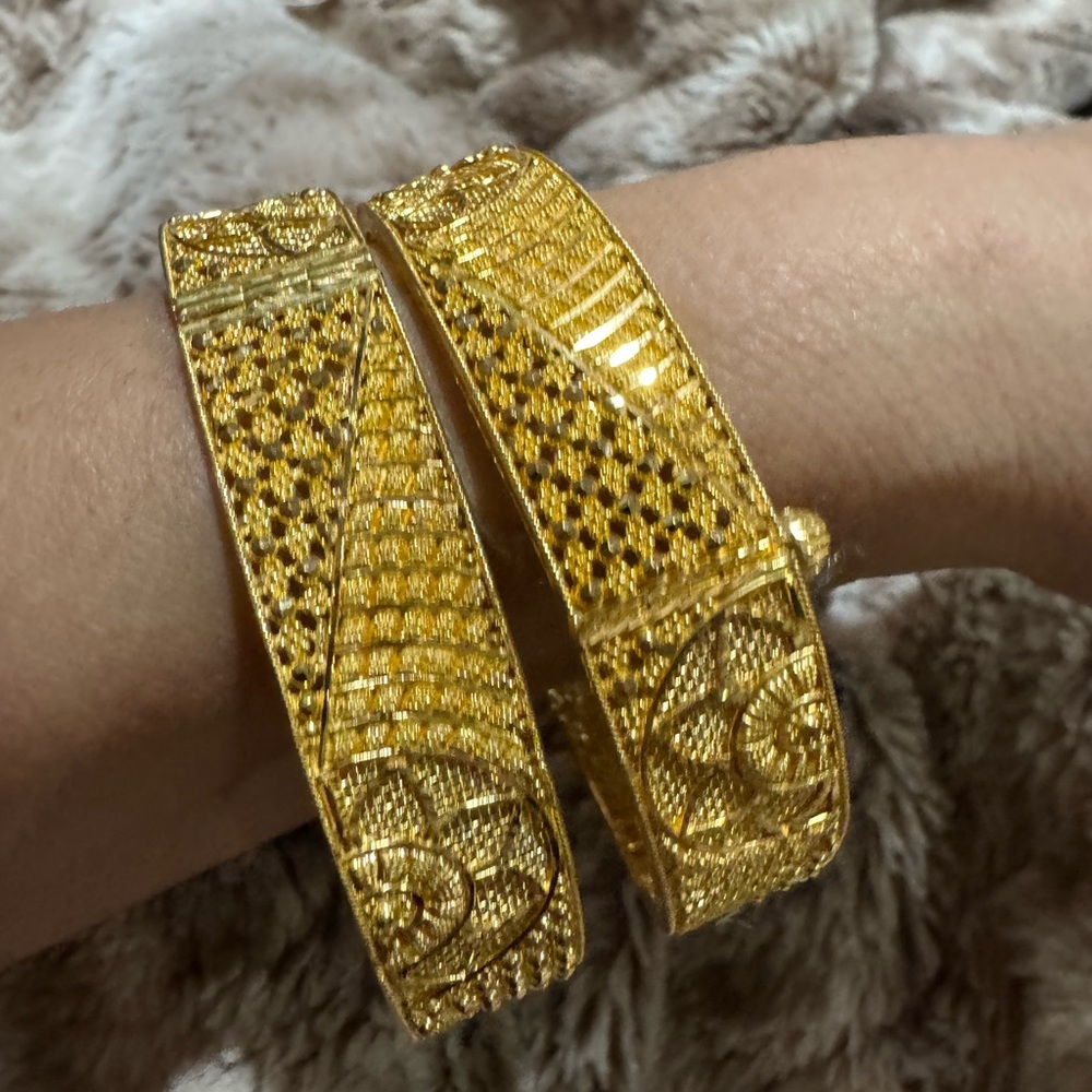22K Solid Gold Hinged Bangles – Matching Pair (Set of 2) – Approx. 46.3g